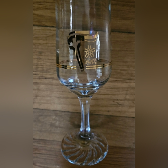 NWOT 1988 Calgary Winter Olympic Games Champagne Flutes with 24k Gold Torch Set - Picture 4 of 5
